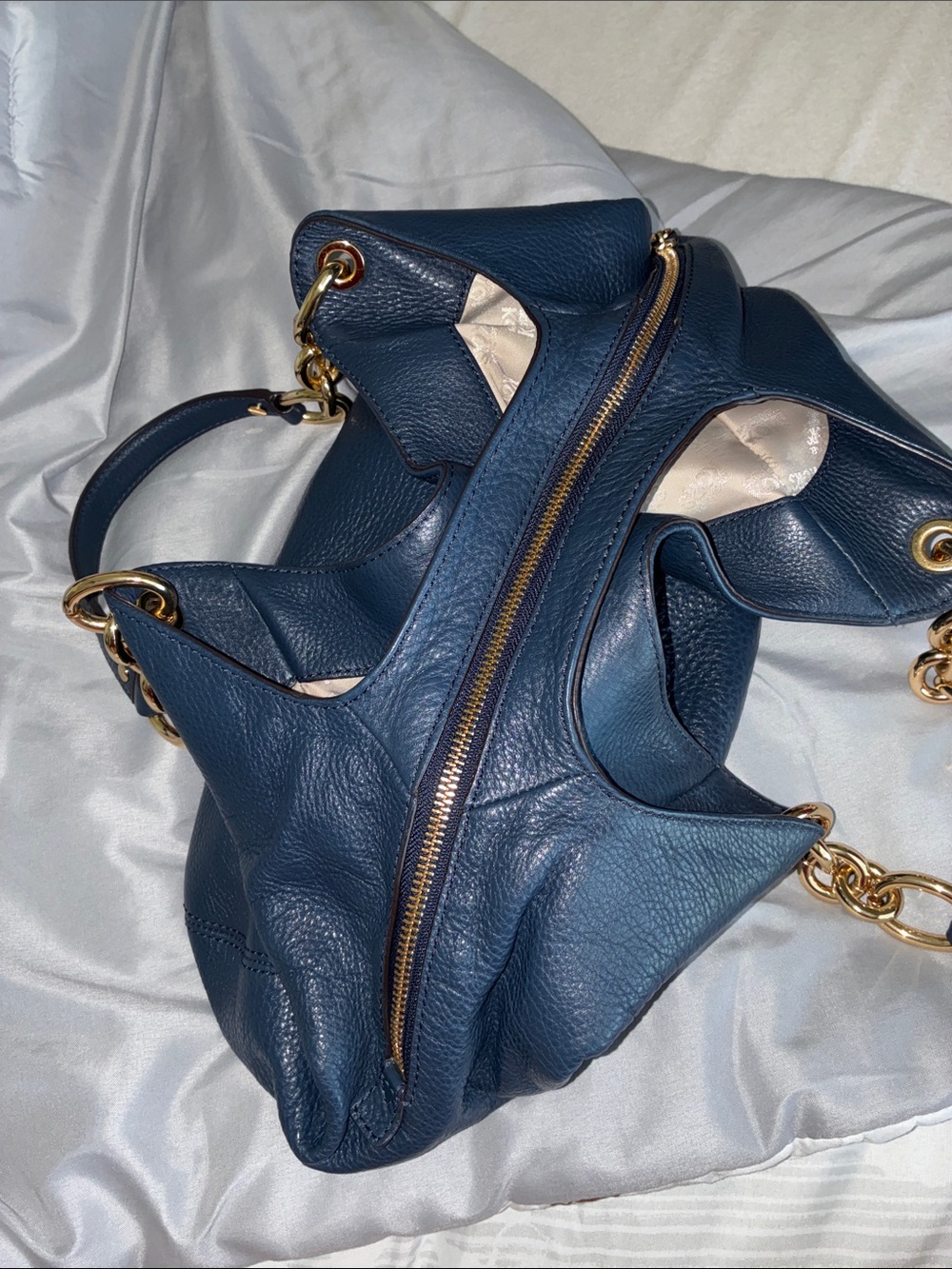 Michael Kors Navy Pebbled Leather Shoulder Bag with Gold Hardware - Picture 3 of 6